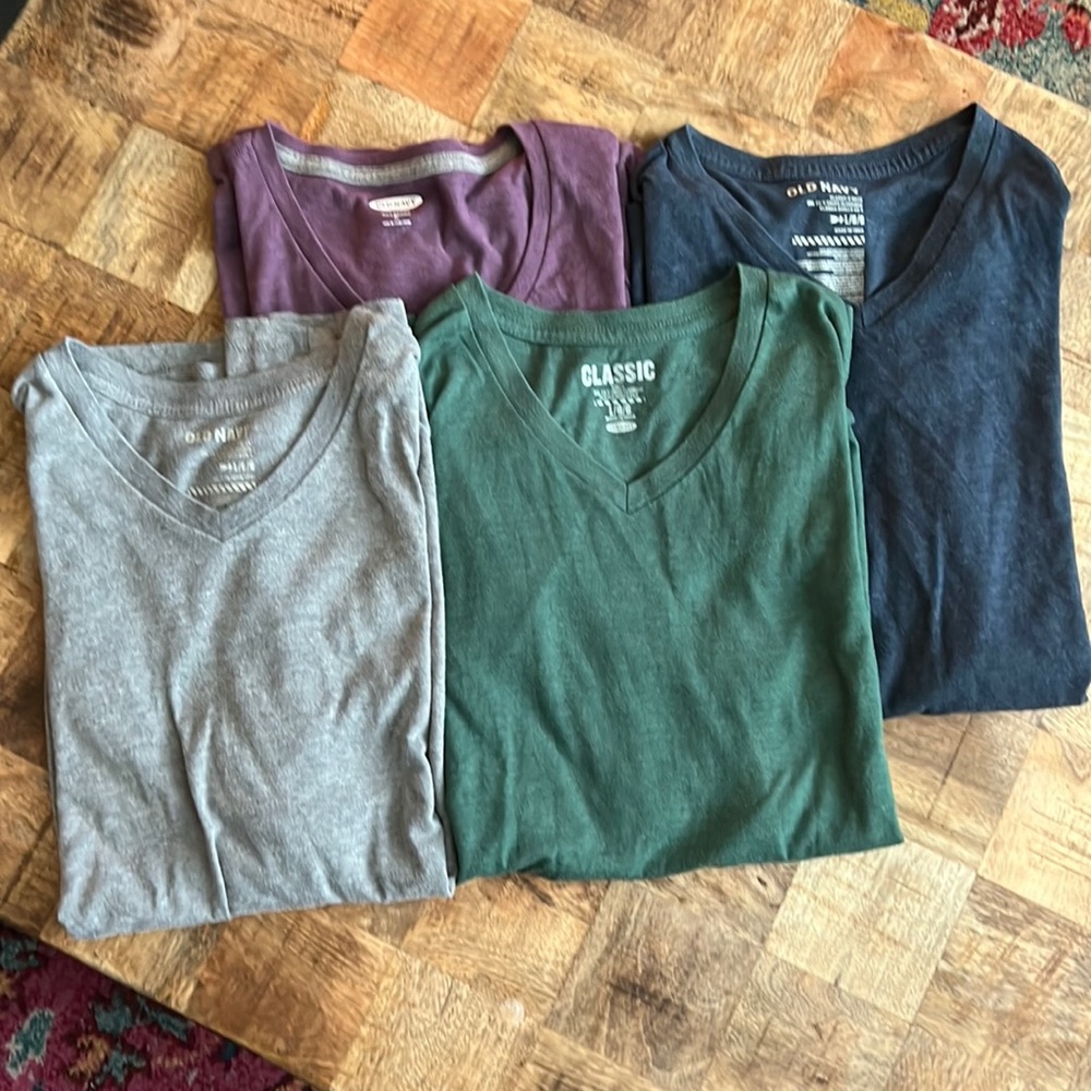 Old Navy Men’s V-neck T-shirt bundle